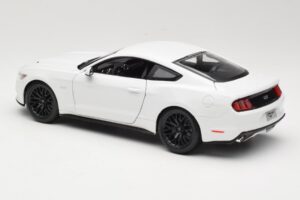 Ford Mustang GT S550 Blanc Maisto 1:18 31197 Métal Moulé — image 7 sur 8