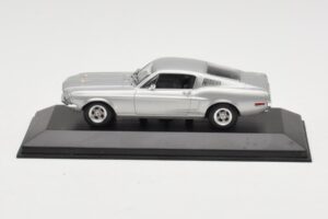 Ford Mustang GT Argent Minichamps 1:43 FORD001 Métal Moulé