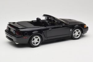 Ford Mustang GT SN95 Cabriolet Noir Maisto 1:18 50328 Métal Moulé — image 3 sur 8