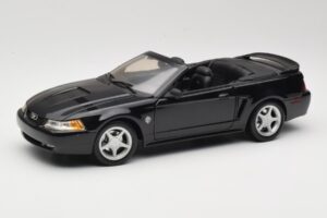 Ford Mustang GT SN95 Cabriolet Noir Maisto 1:18 50328 Métal Moulé