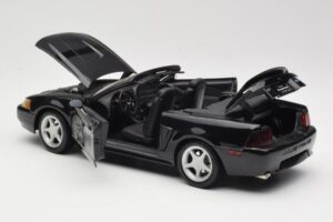 Ford Mustang GT SN95 Cabriolet Noir Maisto 1:18 50328 Métal Moulé — image 5 sur 8