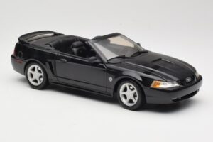 Ford Mustang GT SN95 Cabriolet Noir Maisto 1:18 50328 Métal Moulé — image 6 sur 8