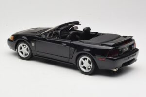 Ford Mustang GT SN95 Cabriolet Noir Maisto 1:18 50328 Métal Moulé — image 7 sur 8