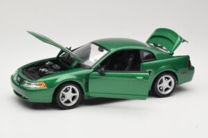 Ford Mustang GT SN95 Vert Maisto 1:18 50326 Métal Moulé — image 2 sur 8
