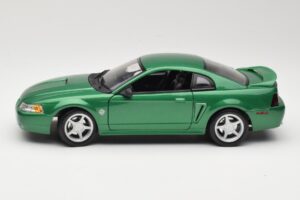 Ford Mustang GT SN95 Vert Maisto 1:18 50326 Métal Moulé — image 4 sur 8