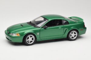 Ford Mustang GT SN95 Vert Maisto 1:18 50326 Métal Moulé