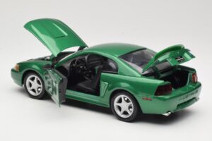Ford Mustang GT SN95 Vert Maisto 1:18 50326 Métal Moulé — image 5 sur 8