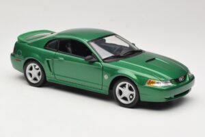 Ford Mustang GT SN95 Vert Maisto 1:18 50326 Métal Moulé — image 6 sur 8
