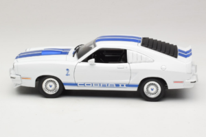 Ford Mustang II Cobra II Charlie's Angels Movie Greenlight 1:18 12880 Métal Moulé — image 4 sur 8