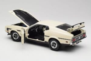 Ford Mustang Mach 1 Blanc Sun Star 1:18 3602 Métal Moulé — image 5 sur 8