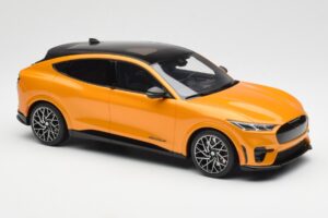 Ford Mustang Mach-E GT Performance Cyber Orange Otto 1:18 OT983 Résine — image 4 sur 6
