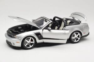 Ford Mustang S197 Roush 427R Cabriolet Argent Maisto 1:18 31669 Métal Moulé — image 2 sur 8