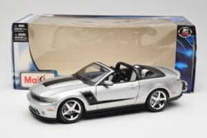 Ford Mustang S197 Roush 427R Cabriolet Argent Maisto 1:18 31669 Métal Moulé — image 8 sur 8