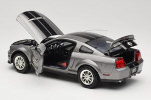 Ford Mustang S197 Shelby GT500 40th Anniversary Gris Shelby Collectibles 1:18 DC075005 Métal Moulé — image 5 sur 8