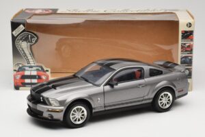 Ford Mustang S197 Shelby GT500 40th Anniversary Gris Shelby Collectibles 1:18 DC075005 Métal Moulé — image 8 sur 8
