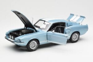 Ford Mustang Shelby GT500 Bleu Clair Métallique Avec Bandes Blanches AUTOart 1:18 72907 Métal Moulé — image 2 sur 8