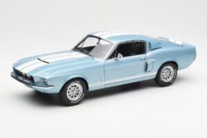Ford Mustang Shelby GT500 Bleu Clair Métallique Avec Bandes Blanches AUTOart 1:18 72907 Métal Moulé