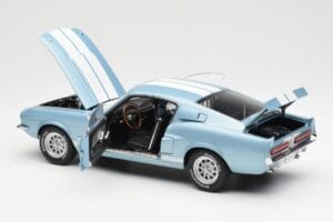 Ford Mustang Shelby GT500 Bleu Clair Métallique Avec Bandes Blanches AUTOart 1:18 72907 Métal Moulé — image 5 sur 8