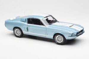 Ford Mustang Shelby GT500 Bleu Clair Métallique Avec Bandes Blanches AUTOart 1:18 72907 Métal Moulé — image 6 sur 8