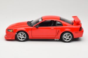 Ford Mustang SVT Cobra R SN95 Rouge Maisto 1:18 531872 Métal Moulé — image 4 sur 8