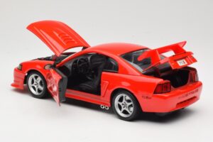 Ford Mustang SVT Cobra R SN95 Rouge Maisto 1:18 531872 Métal Moulé — image 5 sur 8