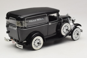 Ford Panel Car Police Patrol Signature Models 1:18 18143 Métal Moulé — image 2 sur 6