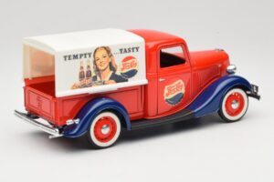 Ford Pickup Truck Pepsi-Cola Solido 1:18 99053 Métal Moulé — image 3 sur 8