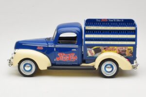 Ford Pepsi-Cola Replica Golden Wheel 1:18 PF351 Métal Moulé — image 4 sur 8
