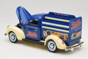 Ford Pepsi-Cola Replica Golden Wheel 1:18 PF351 Métal Moulé — image 5 sur 8
