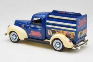Ford Pepsi-Cola Replica Golden Wheel 1:18 PF351 Métal Moulé — image 7 sur 8