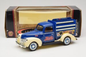 Ford Pepsi-Cola Replica Golden Wheel 1:18 PF351 Métal Moulé — image 8 sur 8