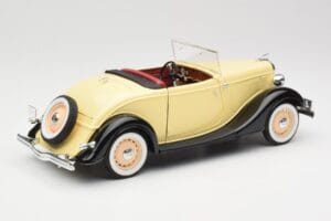 Ford Roadster Dearborn Yellow Solido 1:18 8008 Métal Moulé — image 3 sur 8