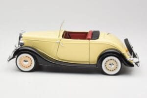Ford Roadster Dearborn Yellow Solido 1:18 8008 Métal Moulé — image 4 sur 8