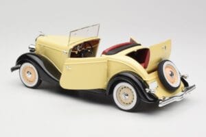 Ford Roadster Dearborn Yellow Solido 1:18 8008 Métal Moulé — image 5 sur 8