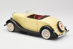 Ford Roadster Dearborn Yellow Solido 1:18 8008 Métal Moulé — image 7 sur 8