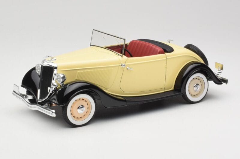 Ford Roadster Dearborn Yellow Solido 1:18 8008 Métal Moulé