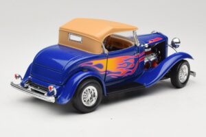 Ford Roadster Street Rod Bleu with Fire Road Signature 1:18 92249 Métal Moulé — image 3 sur 8