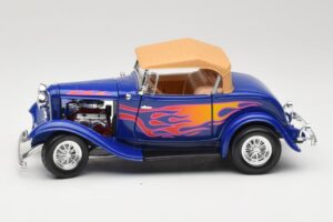 Ford Roadster Street Rod Bleu with Fire Road Signature 1:18 92249 Métal Moulé — image 4 sur 8