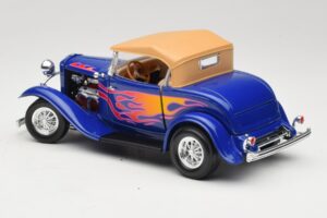 Ford Roadster Street Rod Bleu with Fire Road Signature 1:18 92249 Métal Moulé — image 7 sur 8
