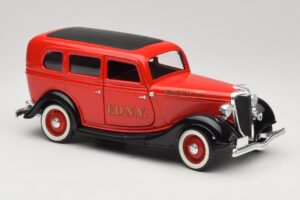 Ford Sedan Rouge Solido 1:18 8066 Métal Moulé — image 6 sur 8