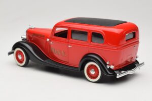 Ford Sedan Rouge Solido 1:18 8066 Métal Moulé — image 7 sur 8