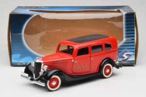 Ford Sedan Rouge Solido 1:18 8066 Métal Moulé — image 8 sur 8