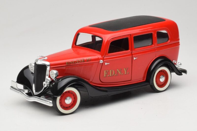 Ford Sedan Rouge Solido 1:18 8066 Métal Moulé