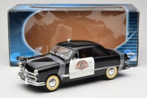 Ford Sedan Washington State Police Solido 1:18 8158 Métal Moulé — image 8 sur 8