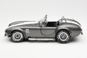 Ford Shelby Cobra 427 S/C Gris Métallisé Avec Rayures Blanches Kyosho 1:18 08045GRW Métal Moulé — image 4 sur 8