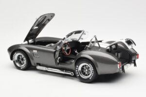 Ford Shelby Cobra 427 S/C Gris Métallisé Avec Rayures Blanches Kyosho 1:18 08045GRW Métal Moulé — image 5 sur 8