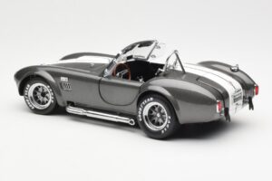 Ford Shelby Cobra 427 S/C Gris Métallisé Avec Rayures Blanches Kyosho 1:18 08045GRW Métal Moulé — image 7 sur 8