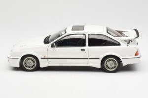 Ford Sierra RS Cosworth Blanc AUTOart 1:18 72862 Métal Moulé — image 4 sur 8