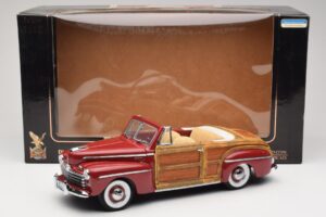 Ford Sportsman Rouge Road Signature 1:18 20048 Métal Moulé — image 8 sur 8