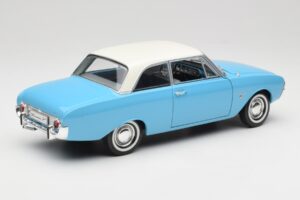 Ford Taunus 12M P1 Taunus Blue Revell 1:18 08880 Métal Moulé — image 3 sur 8